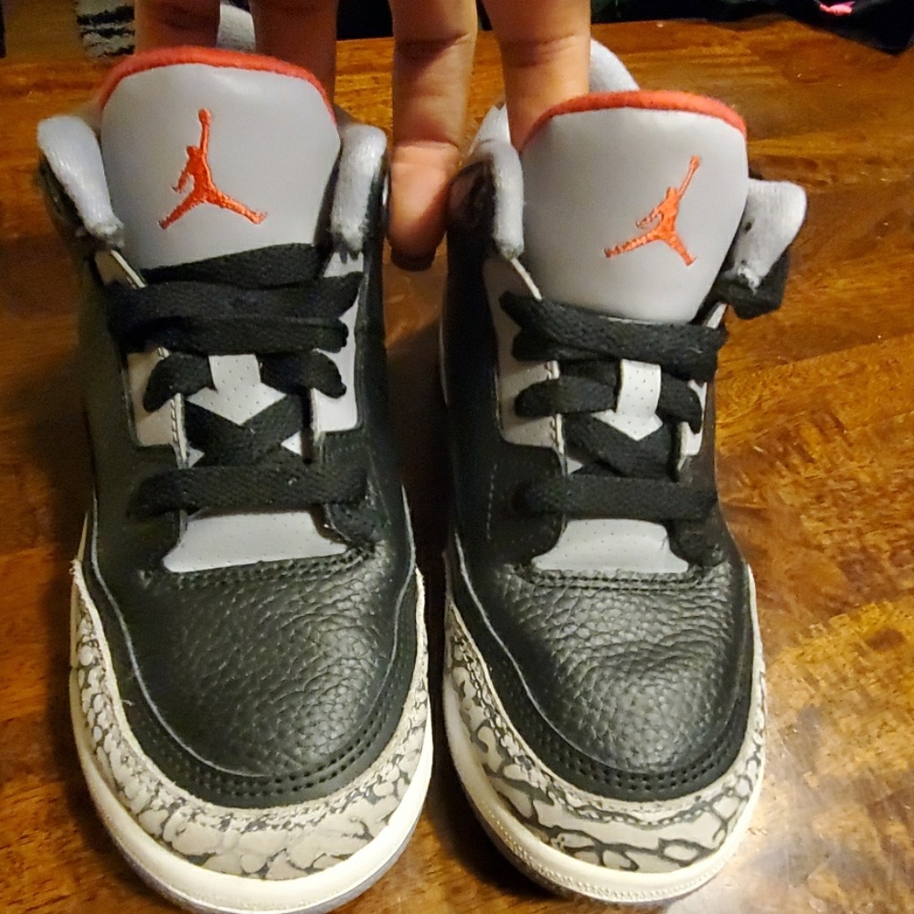 Boys jordans sneakers black grey 2Y